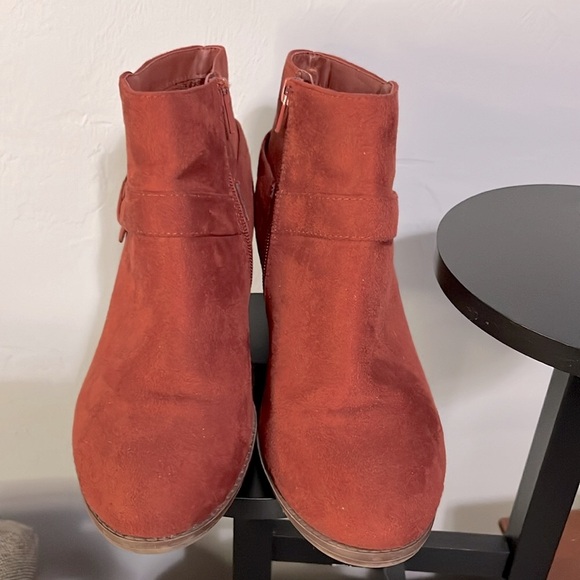 City Classified rust colored ankle boots, size 8. - Picture 3 of 13